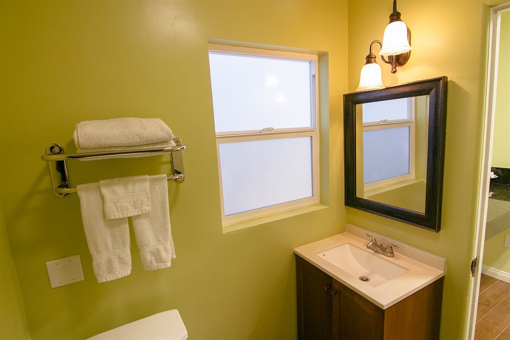 Hotel El Royale Gardens Near Universal Studios 4*
